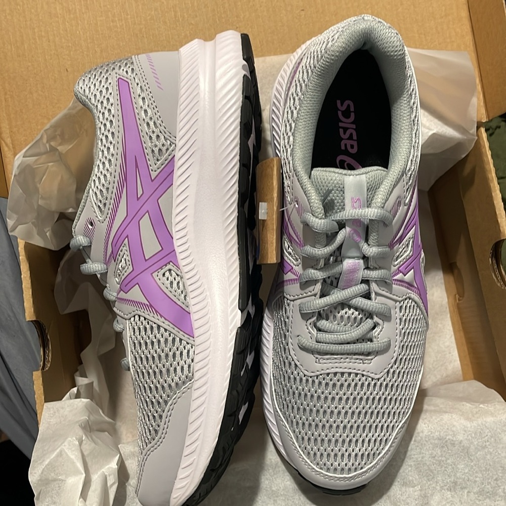 NWT ASICS Content 7 GS